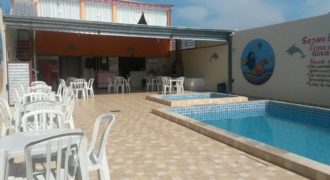 Salão de Festa com piscinas e Casa