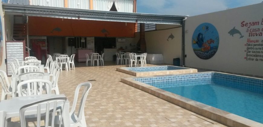 Salão de Festa com piscinas e Casa